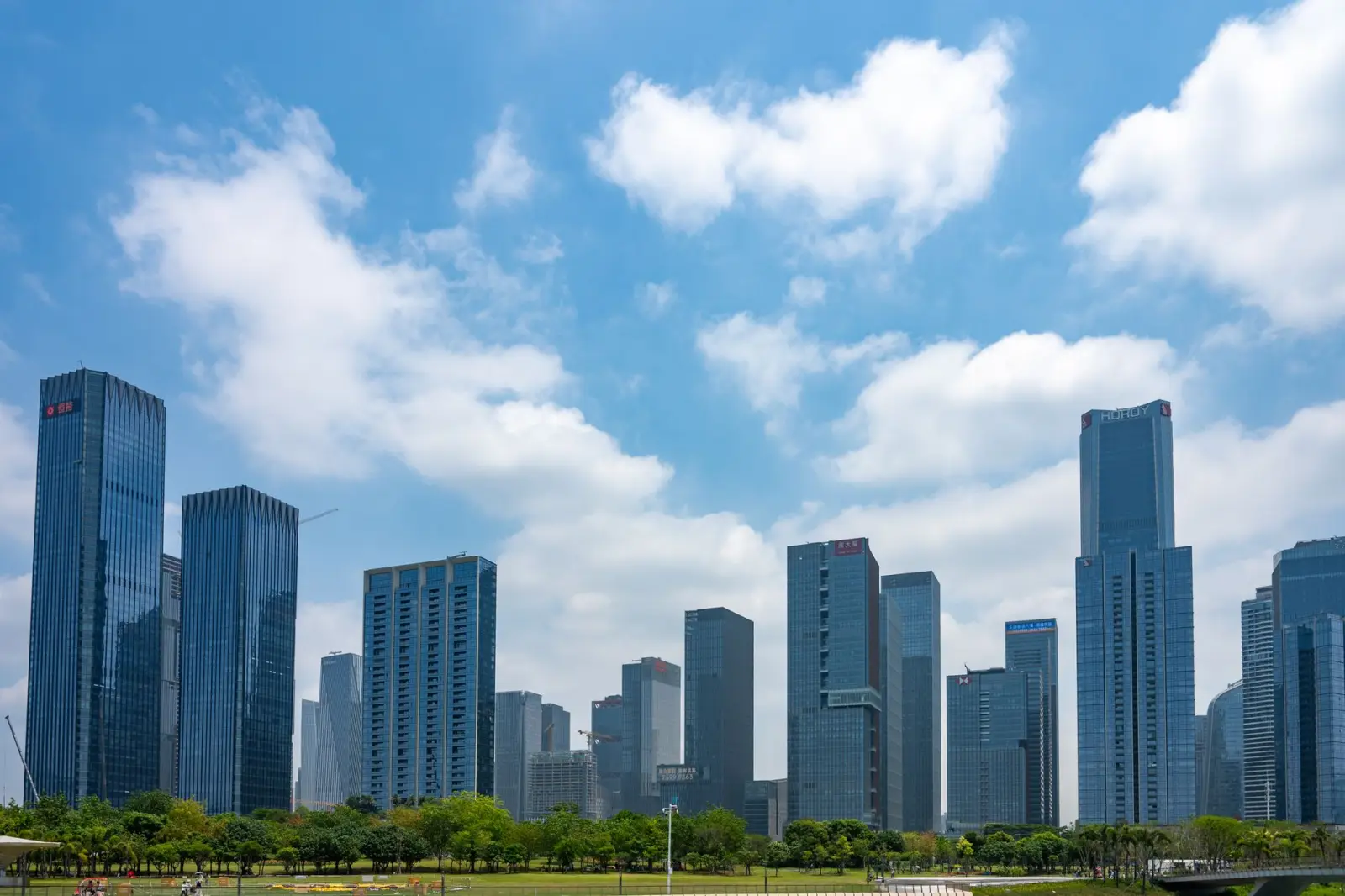 运动户外装备面料技术迭代趋势与功能性应用分析